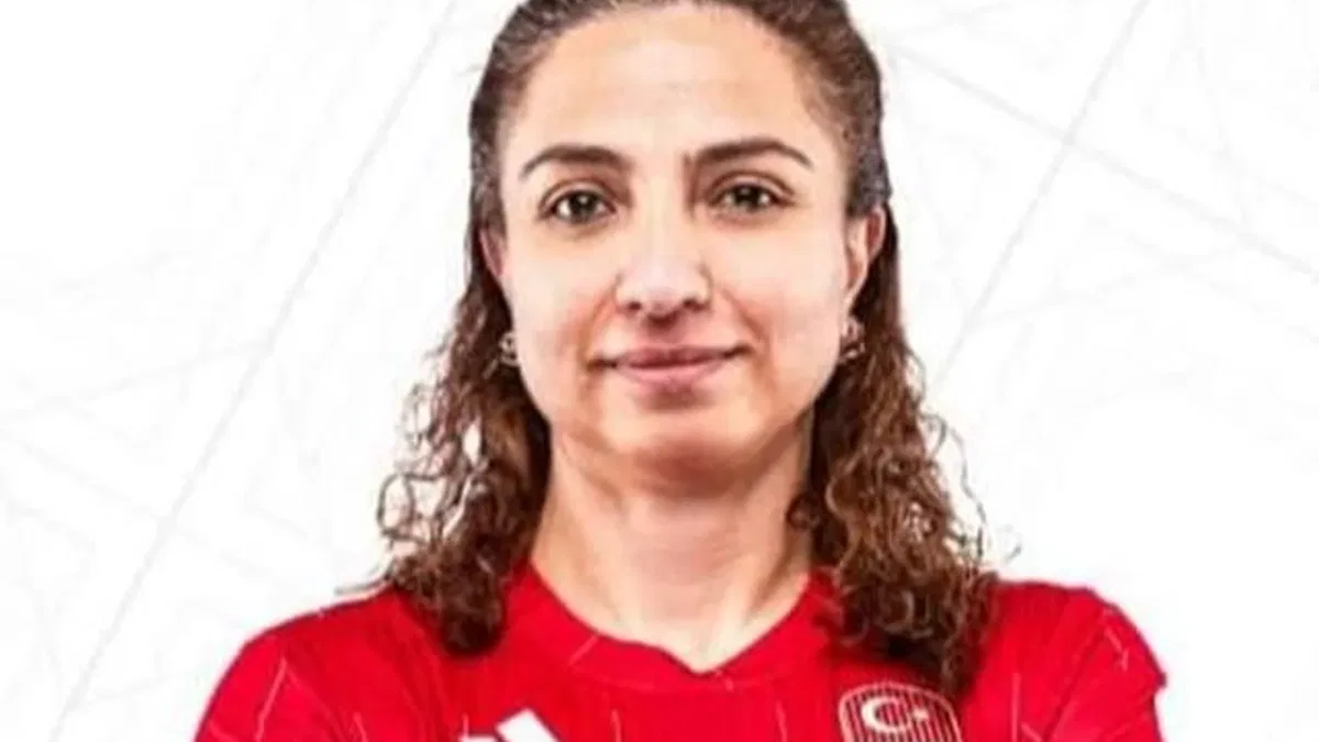 Emine Seçkin madalya için Paris’te