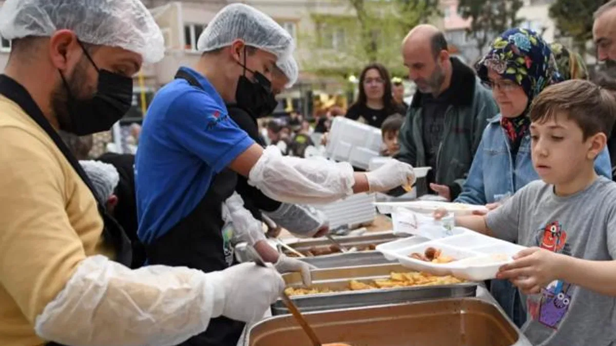 Bursa Yeşilova Mahallesi’nde 1000 kişilik iftar sofrası