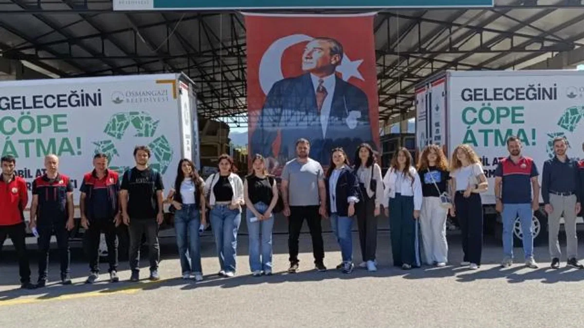 Öğrenciler kapı kapı dolaşılarak halka çevre bilinci kazandırıyor