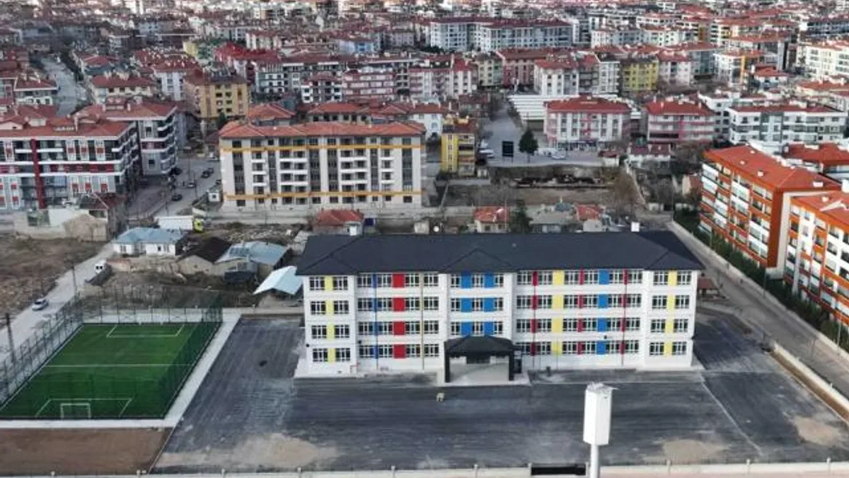 Konya Karatay’da 8 okul FIFA standardında sahalara kavuşuyor