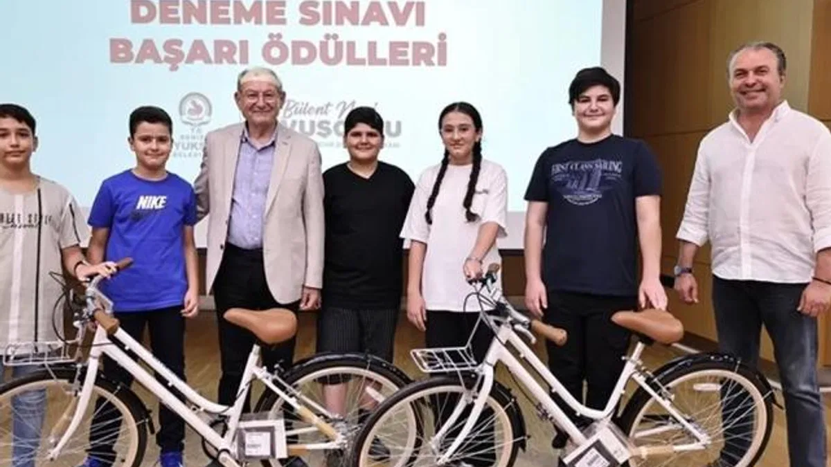 Başarılı öğrencilere Büyükşehir’den ödül