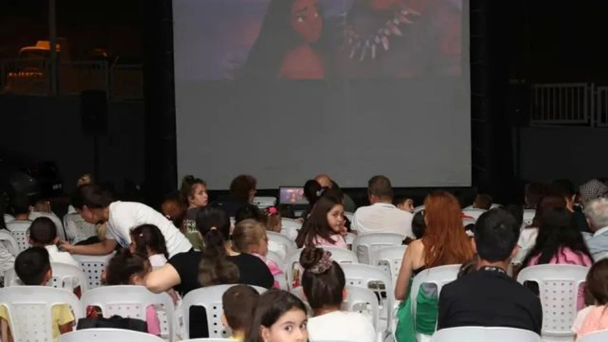 Açık hava sineması ile yaz akşamları renkleniyor