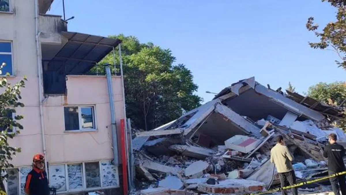 Sındırgı’daki yıkılan binanın müteahhidine gözaltı!