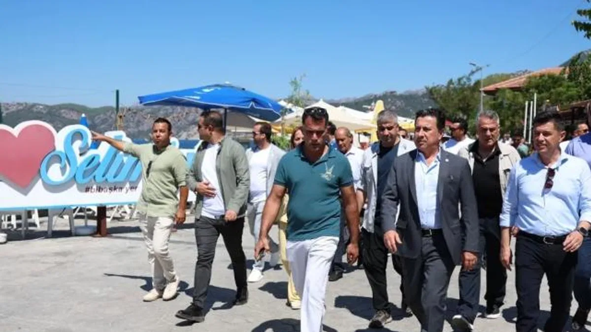 Başkan Aras Marmaris’te vatandaşlarla bir araya geldi