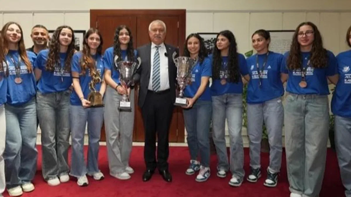 Adana Büyükşehir U18 Kız Basketbol Takımı Türkiye 3’üncüsü