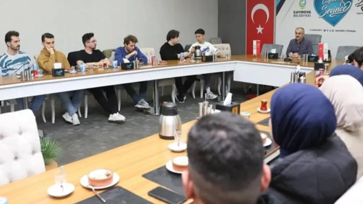 Çayırova’da Başkan Çiftçi, üniversitelilerle buluştu