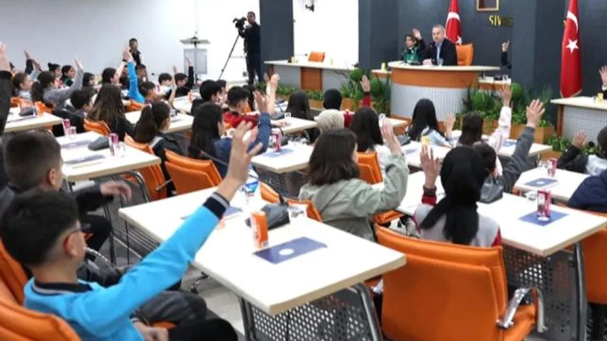 Sivas Belediye Meclisi’nde öğrencilerle özel oturum