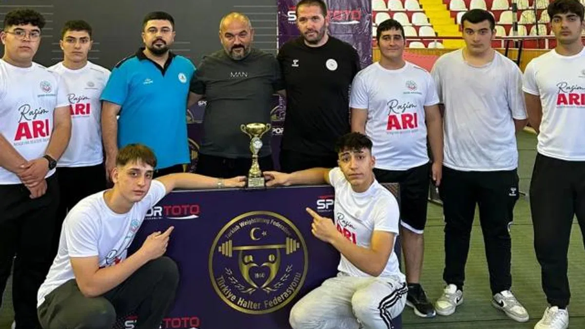 Nevşehir Belediyesi Halter Takımı yıldızlarda Türkiye beşincisi oldu