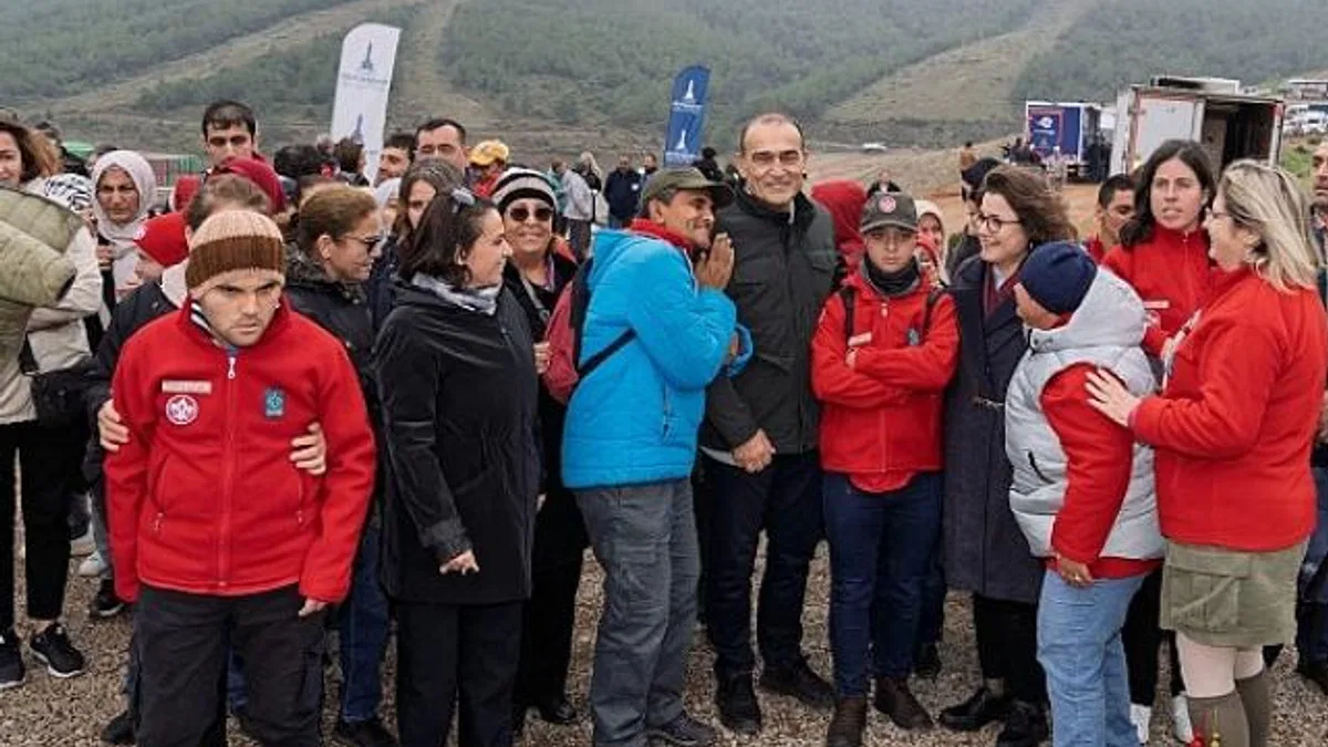 Engelli izciler, fidanları toprakla buluşturdu