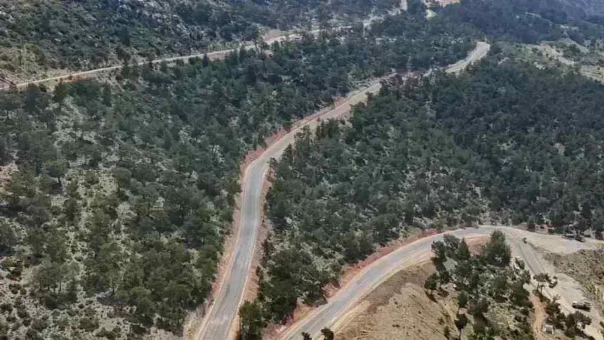 Mersin Büyükşehir, Gülnar’da 5 mahallenin yolunu genişletti