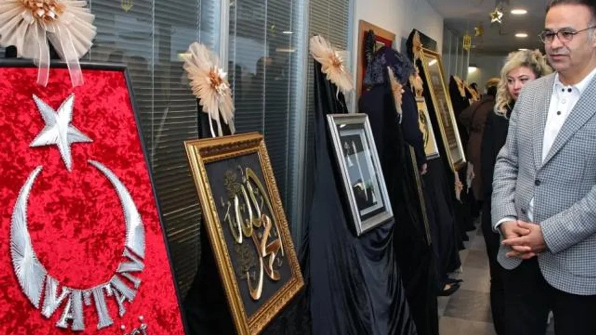 İzmir’de “Sanatın Diliyle Değerlerimiz” sergisi açıldı