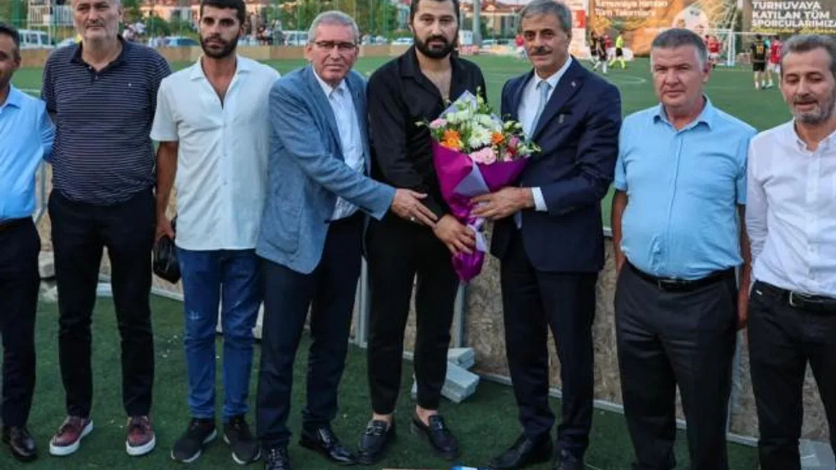 Açılış maçının santrasını Başkan Alemdar yaptı