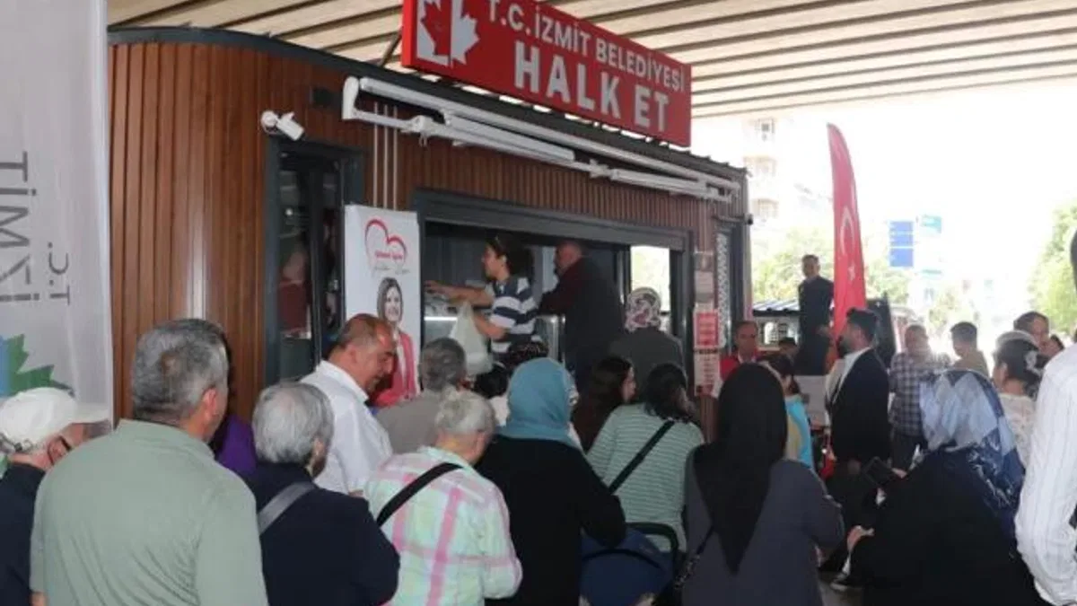 Halk Et mobil aracına Körfez’de yoğun ilgi