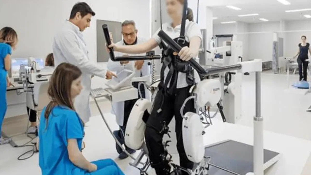 Depremde felç kalanları robotlar ayağa kaldırıyor