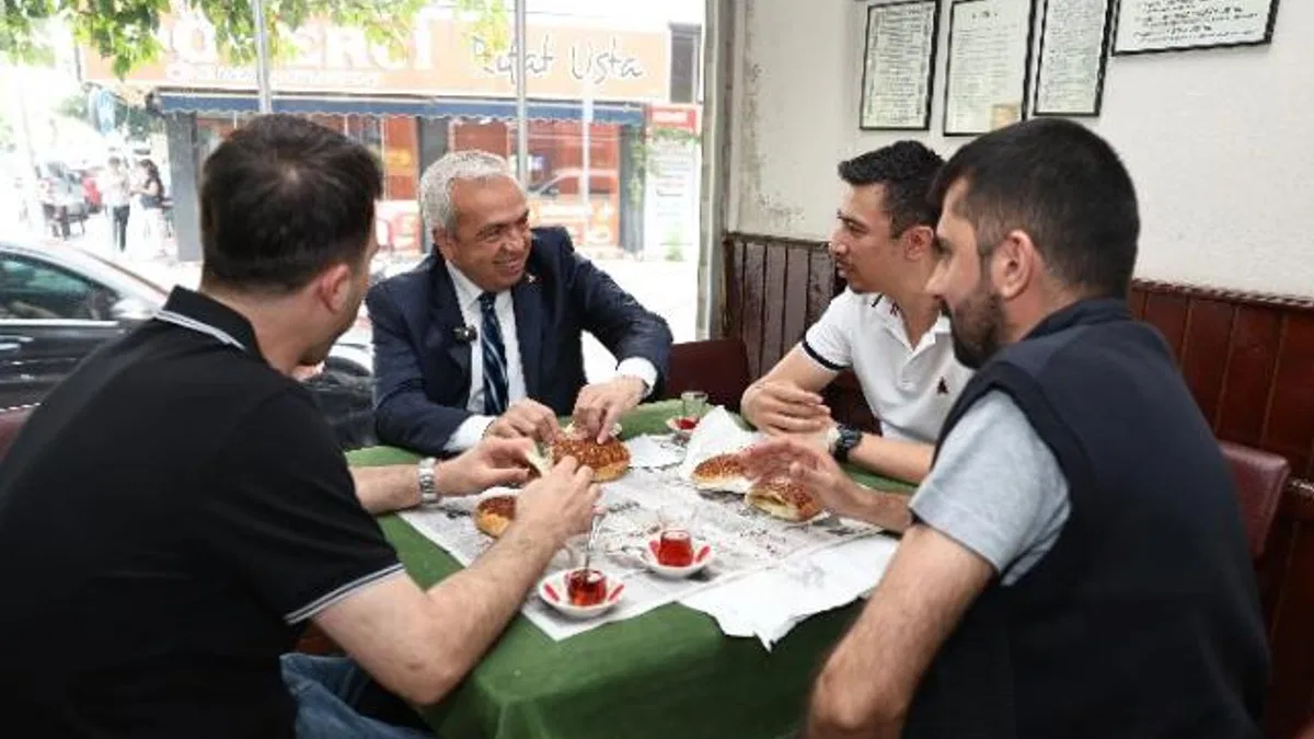 Başkan Özdemir vatandaşlarla kahvaltıda buluştu