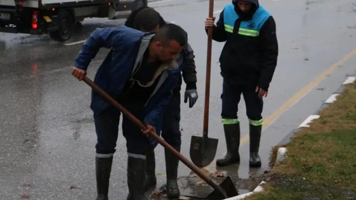 Manisa’da MASKİ ekipleri şiddeli yağışa karşı sahada