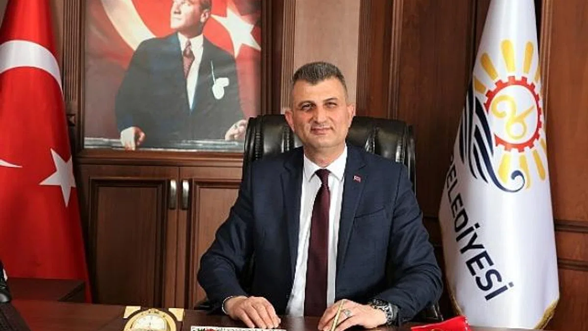 Gölcük Belediye Başkanı Sezer, 1 Mayıs Emek ve Dayanışma Gününü kutladı