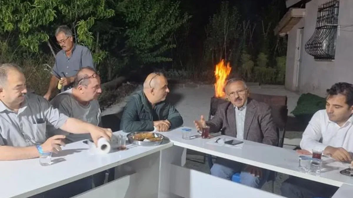 Tokat’ta siyasetçi ve gazeteciler ‘İsli Demlik’te buluştu