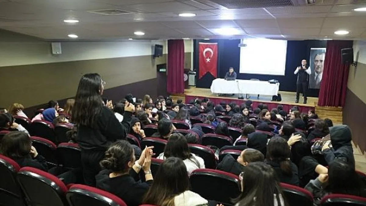 Bakırköy Belediyesi Gençleri Afetlere Karşı Bilinçlendiriyor