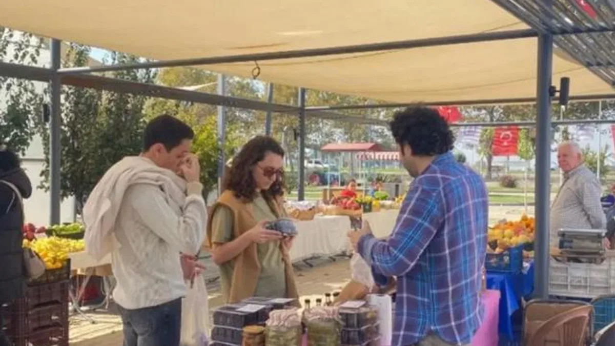 Efes Tarlası’nda üretici de tüketici de memnun