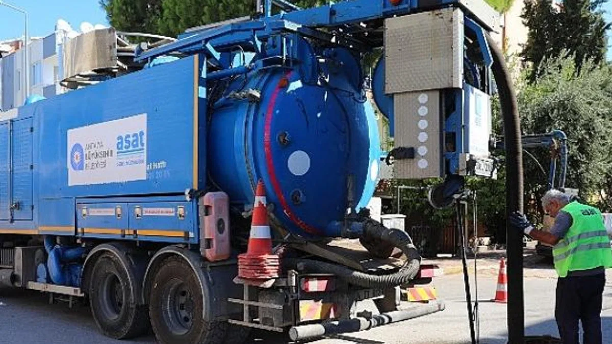 ASAT ekipleri Kepez’de kanalizayon hatlarını temizliyor