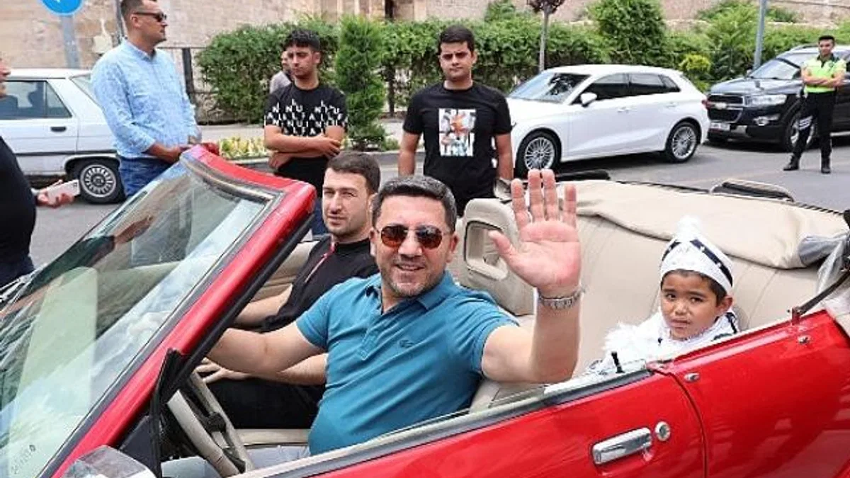 Nevşehir Belediyesinin düzenlediği sünnet şöleni konvoyu renkli görüntülere sahne oldu