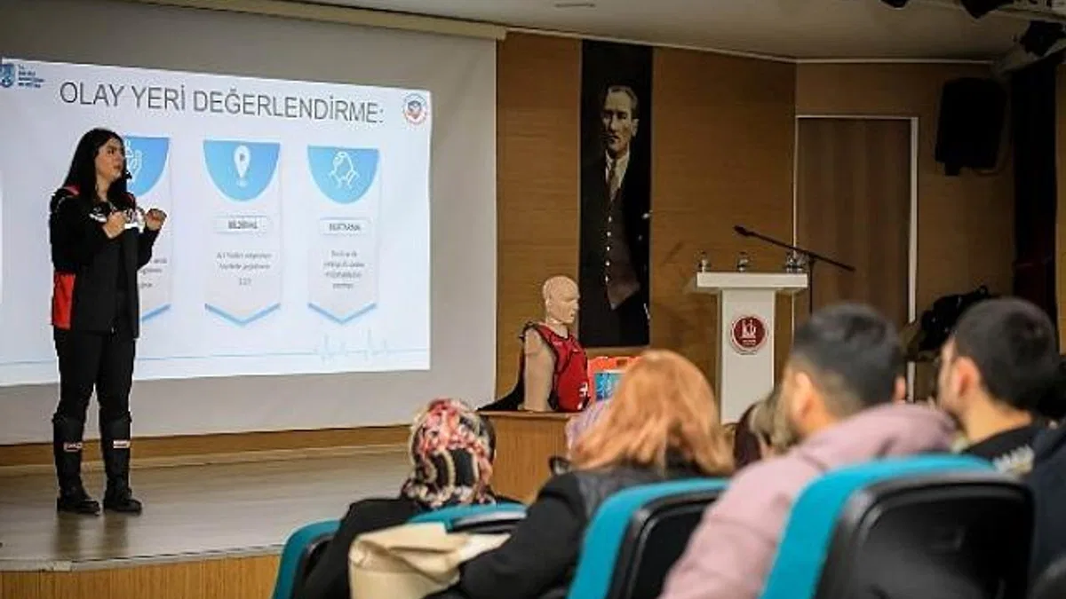 Spor tesisleri personeline ilk yardım eğitimi verildi