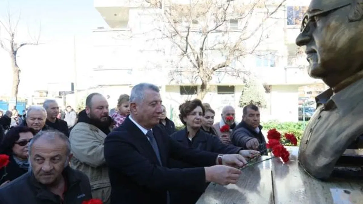 İzmir Güzelbahçe’de Uğur Mumcu büstü ve ismiyle yaşatılıyor