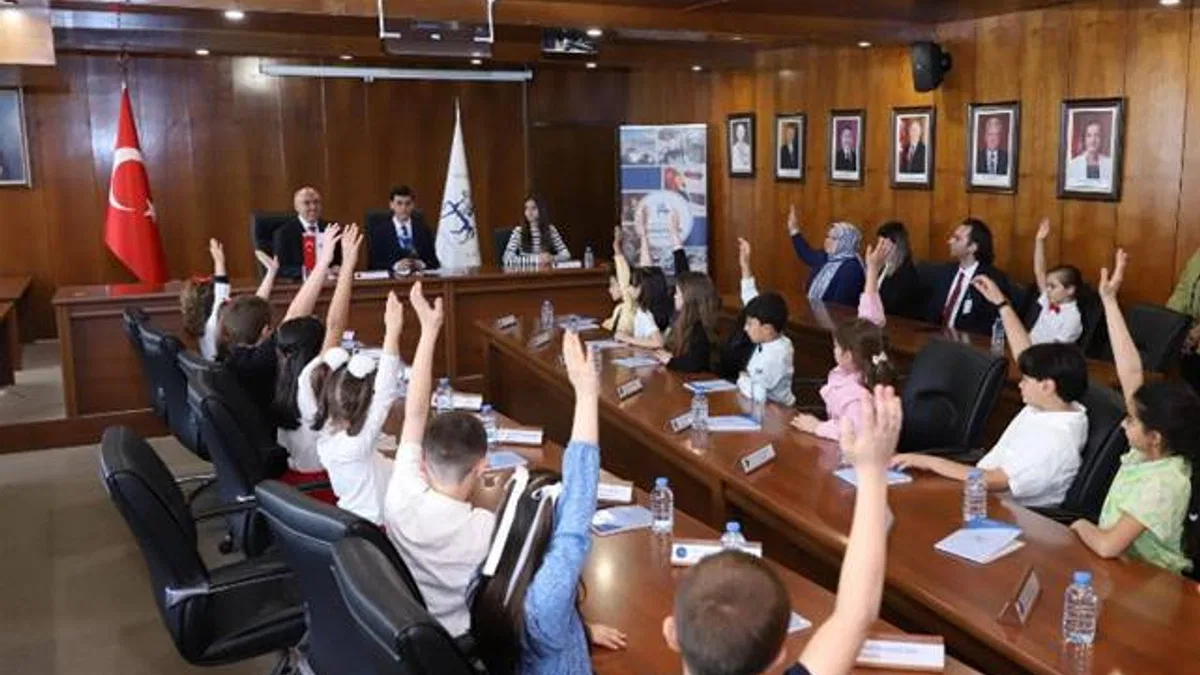 DEÜ 23 Nisan’da çocuklara emanet