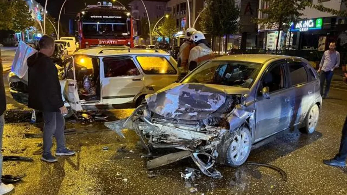 Düzce’de iki otomobil çarpıştı: 3 yaralı