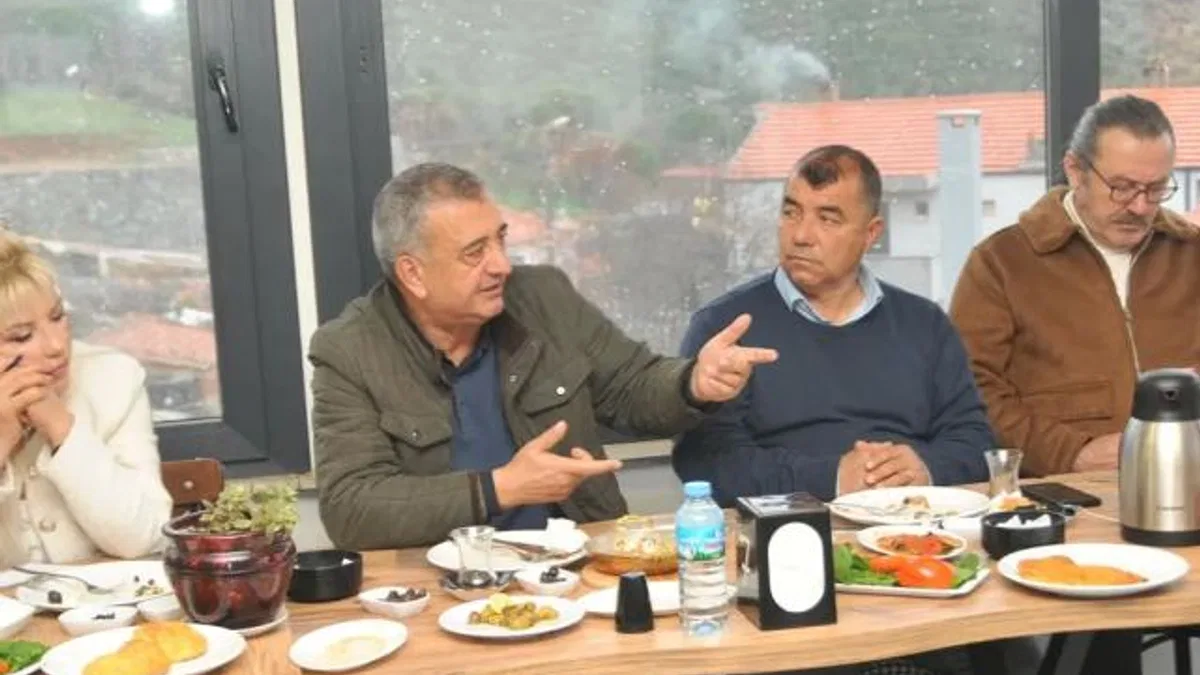 Başkan Günay, Güzelbahçe’de Muhtarlarla Buluştu