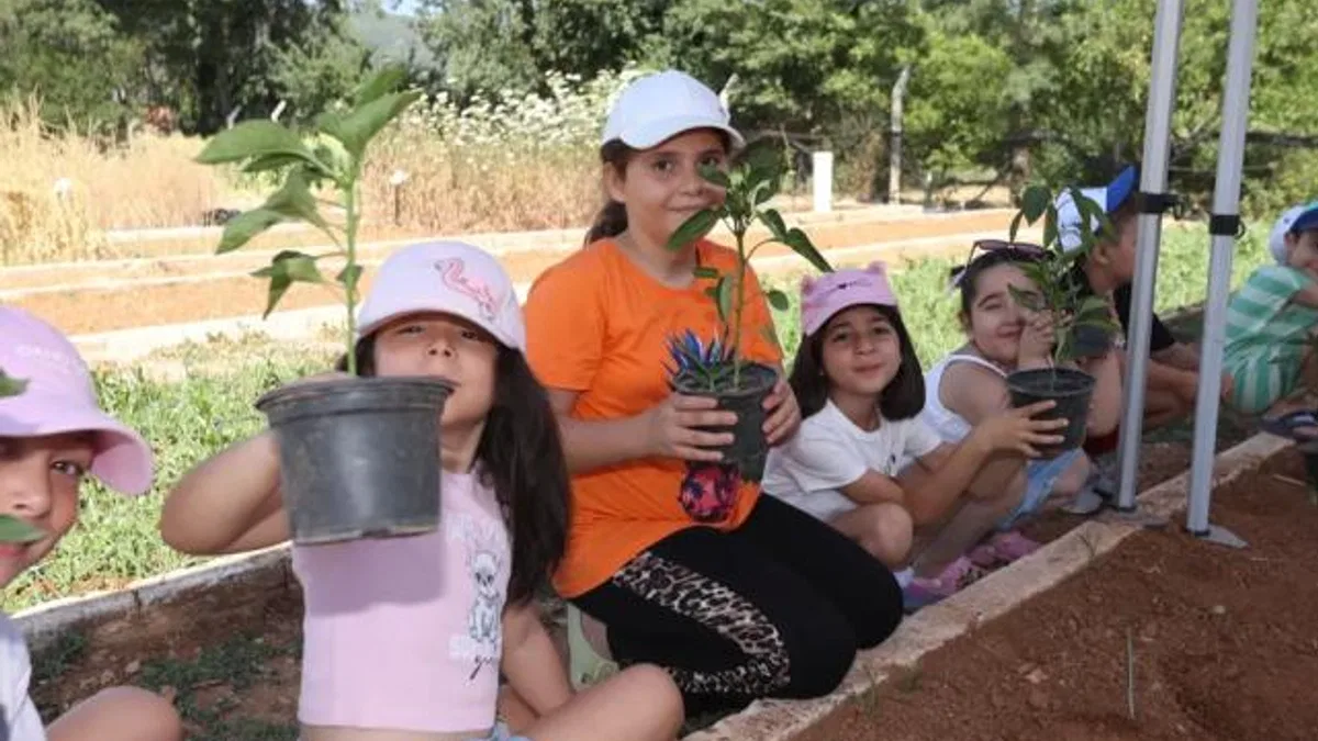 Muğla’da minik eller umut ekiyor