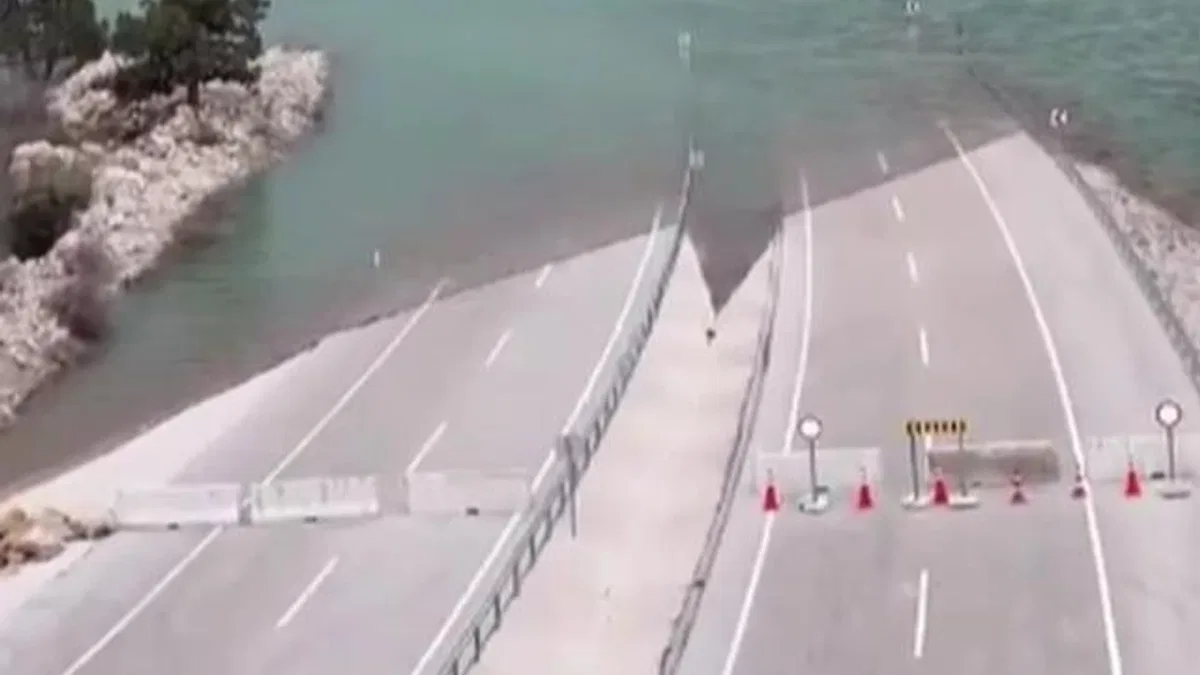 Antalya–Konya yoluna taşkın engeli! Geçici olarak trafiğe kapatıldı!