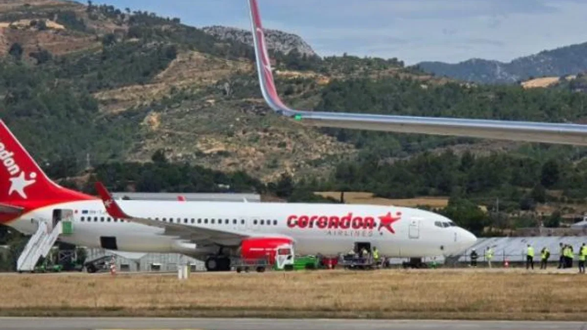 Antalya’da yolcu uçağının tekeri patladı!