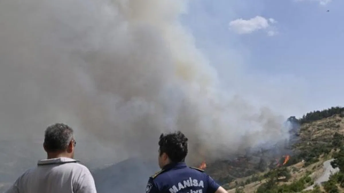 Manisa İtfaiyesi’nden Bornova yangınına takviye