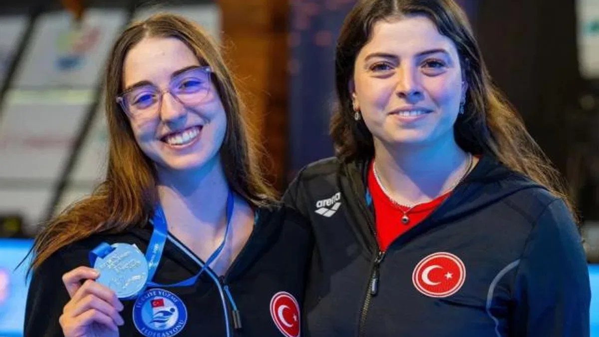 Artistik yüzmede tarihi başarı