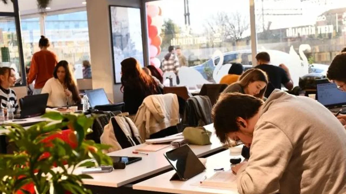 İzmir’de Kent Kitaplığı’na yoğun ilgi