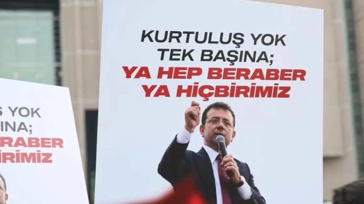 İmamoğlu’nun ifadesi sürüyor… İmamoğlu’na adliye önünde destek