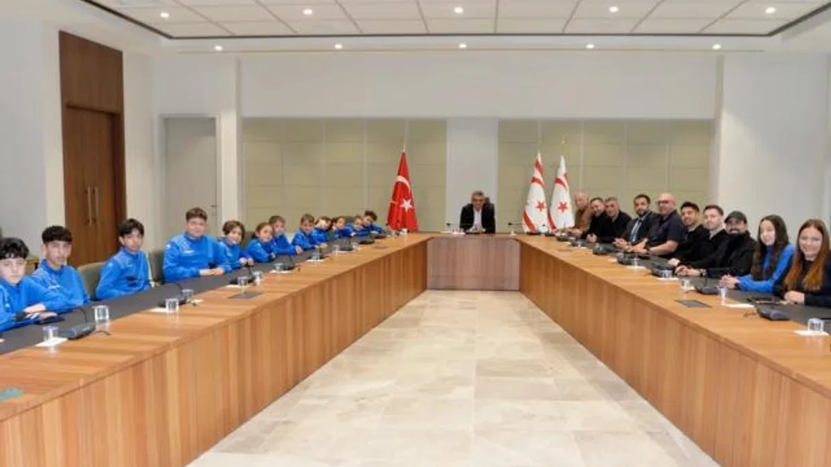 KKTC Cumhurbaşkanı Erhürman, sporcularla buluştu