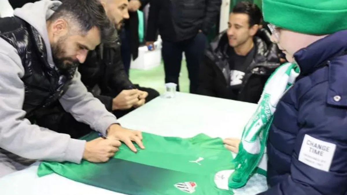 Bursaspor, ‘Yeni Yıl Meydanı’nda taraftarla buluştu