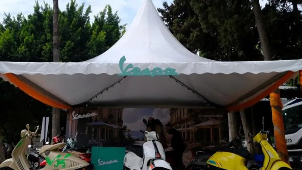Vespa, Uluslararası Adana Portakal Çiçeği Karnavalı’nda özgürlüğe sürüyor