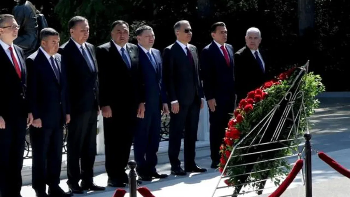 Bakan Yerlikaya’dan Bakü’de Aliyev’in kabrine ziyaret
