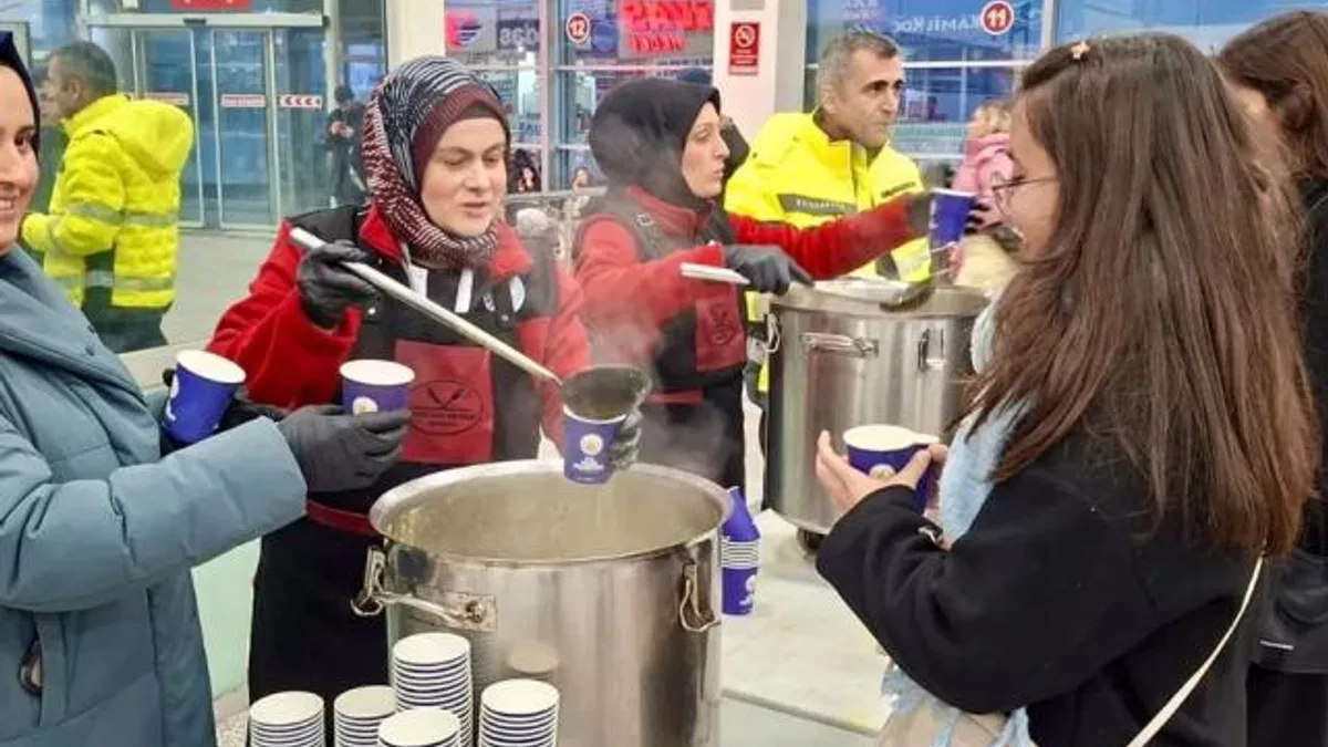 Sivas’ta son 20 yılın en yoğun karında belediye 7/24 görevde