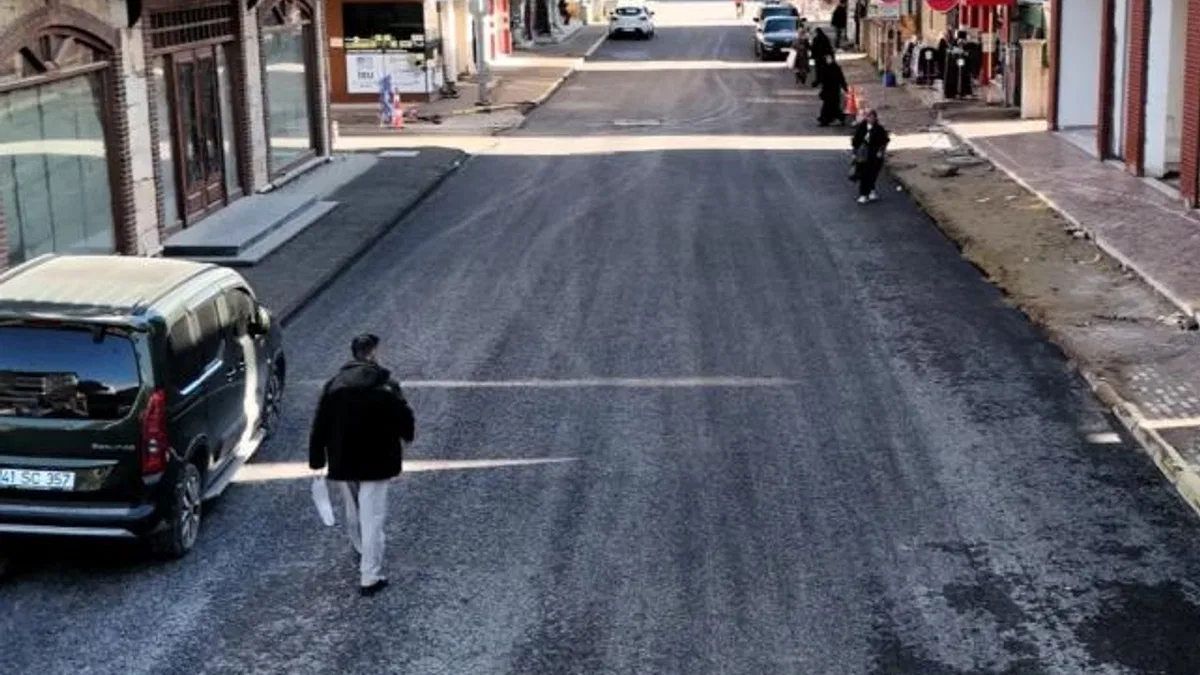Kocaeli Büyükşehir’den Kartepe’de yol yenileme çalışması