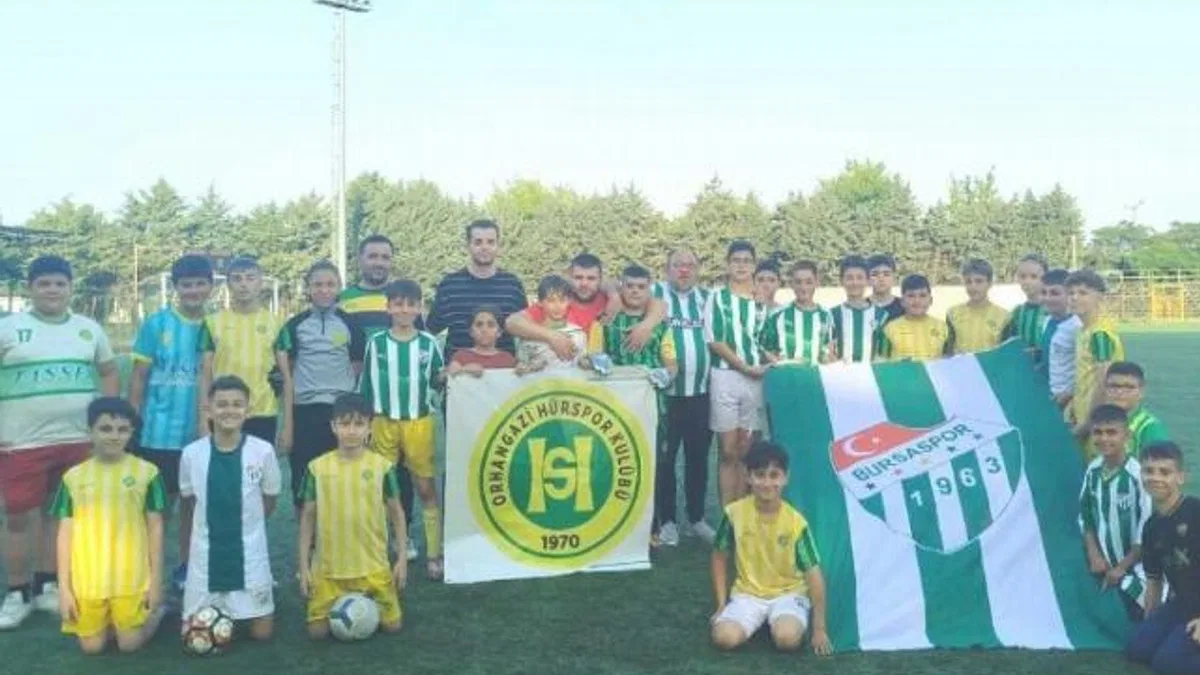 Hürspor’un miniklerinden Bursaspor’a destek