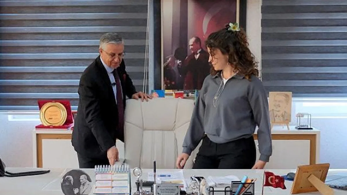 Öğrencilerden Başkan Topaloğlu’na teşekkür ziyareti