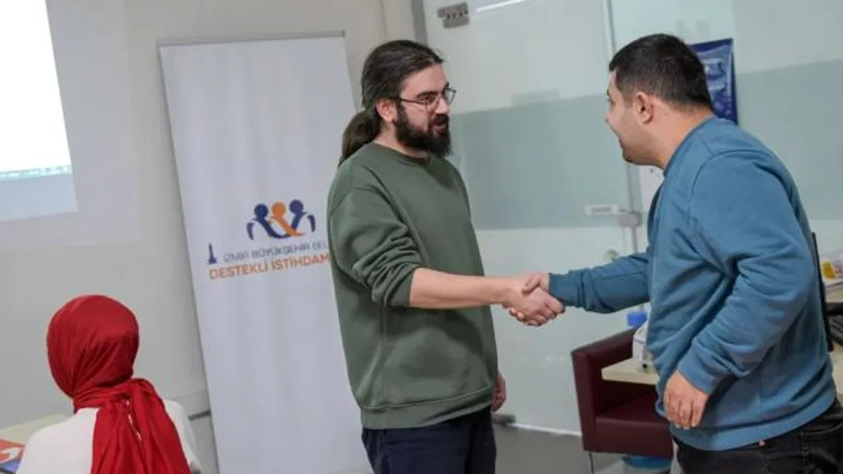 İzmir’de 53 engelli çalışma hayatına katıldı