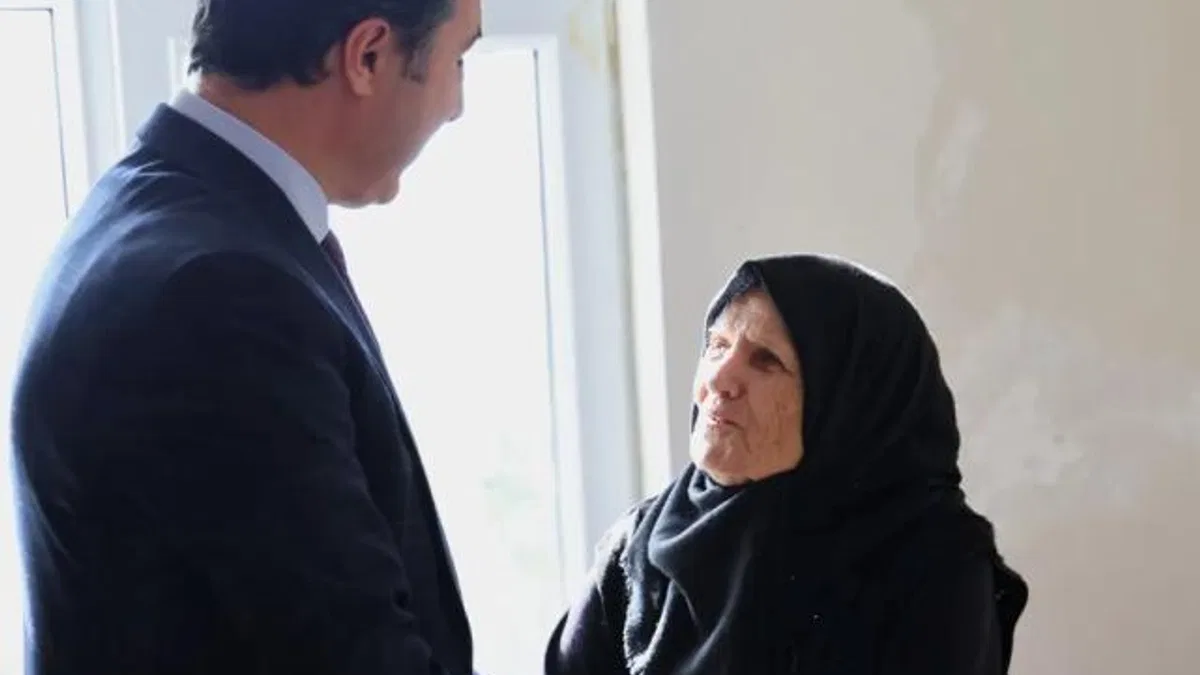 Kocaeli Büyükşehir acıları hafifletiyor