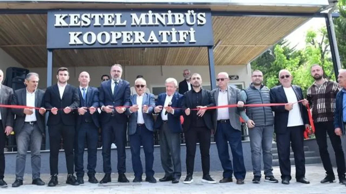 Bursa Kestel’de Minibüs Kooperatifi’nin yeri yenilendi
