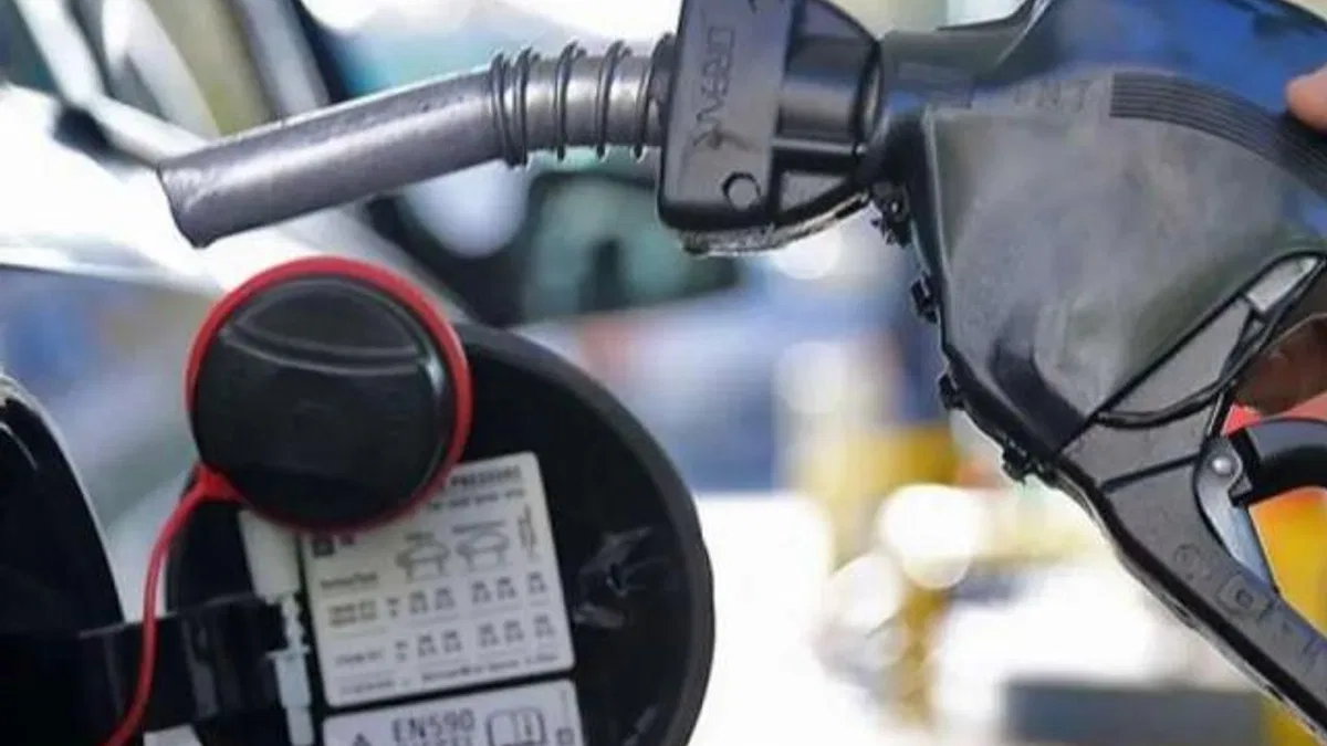 Benzine indirim pompaya ve tabelaya yansıdı